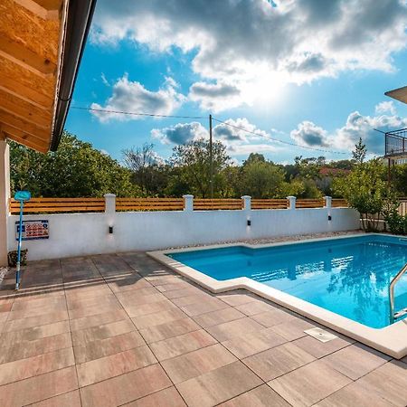 Central Dalmatian Pool&Grill House Gustirna Extérieur photo
