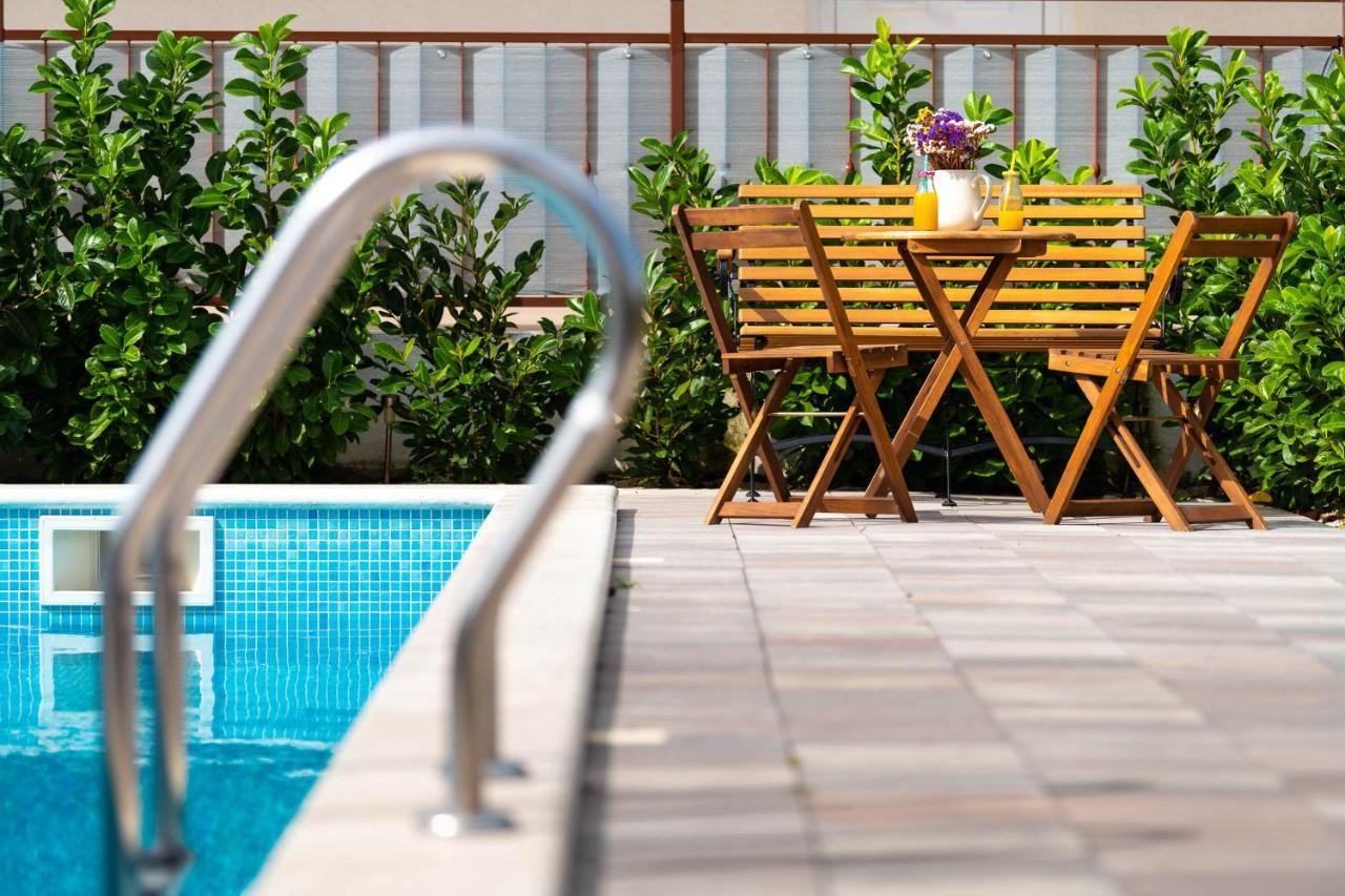 Central Dalmatian Pool&Grill House Gustirna Extérieur photo
