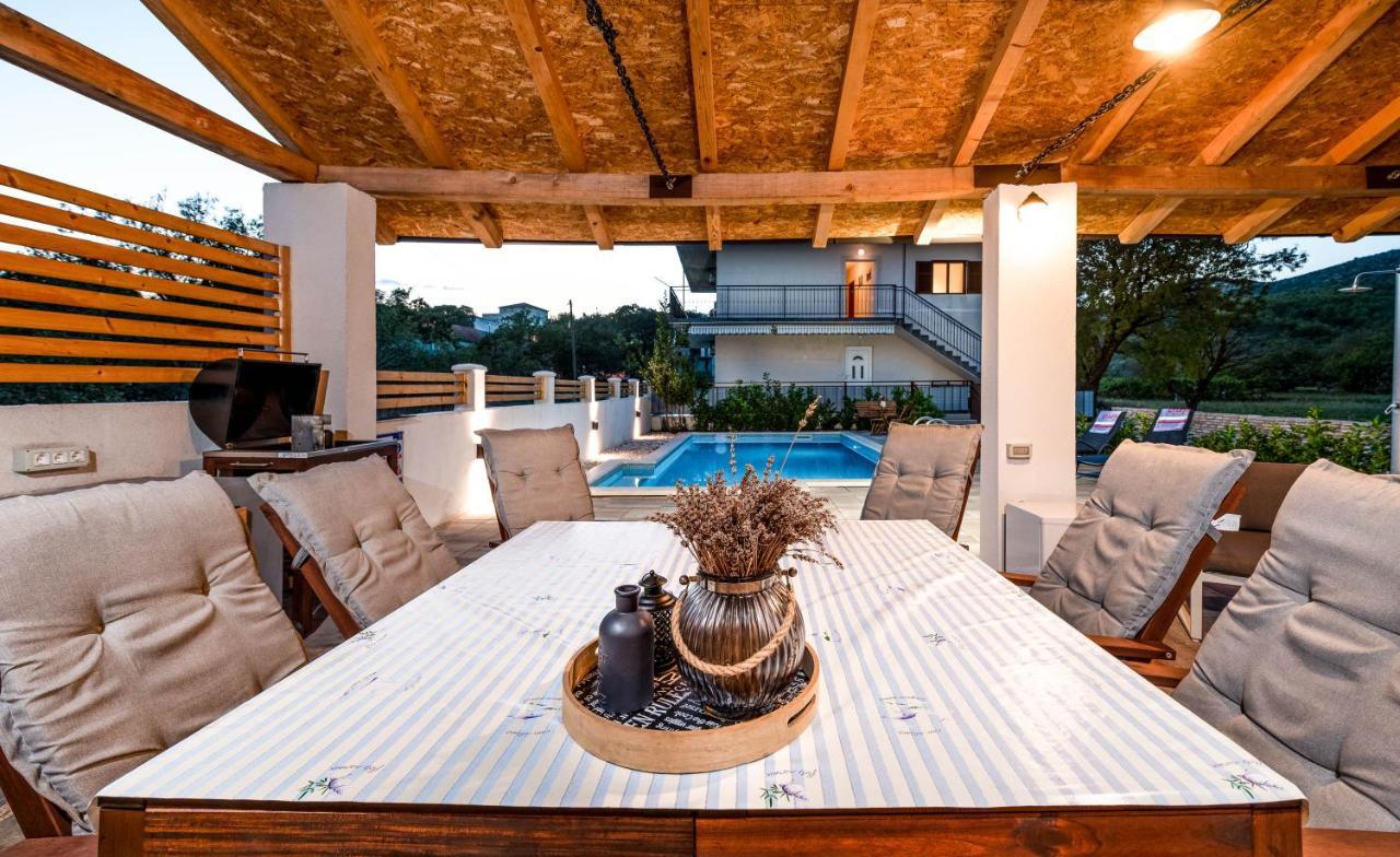 Central Dalmatian Pool&Grill House Gustirna Extérieur photo