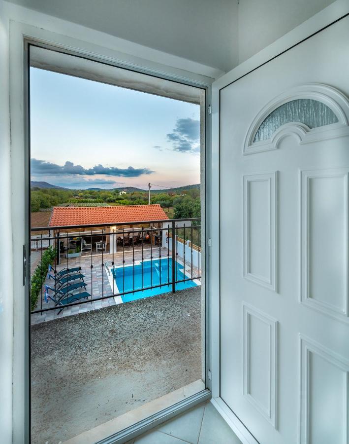 Central Dalmatian Pool&Grill House Gustirna Extérieur photo