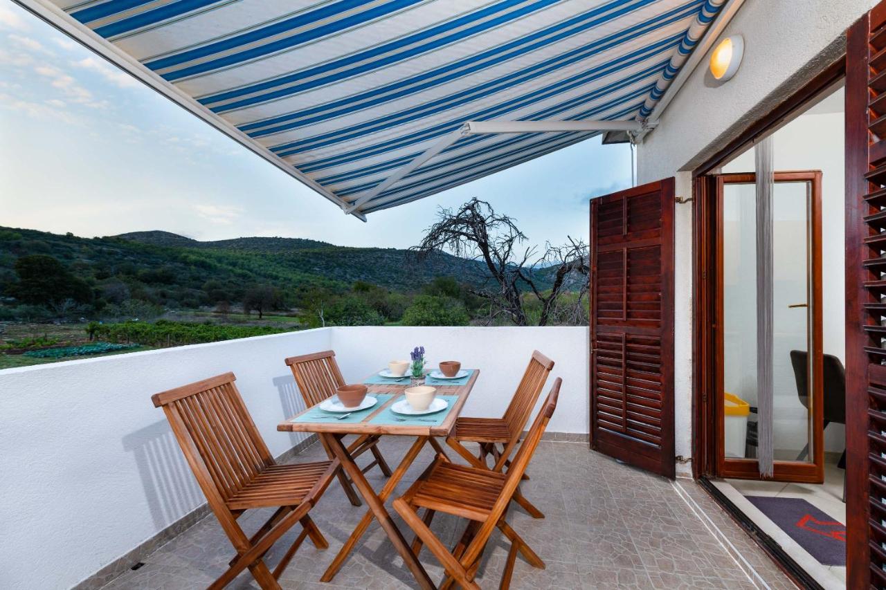 Central Dalmatian Pool&Grill House Gustirna Extérieur photo