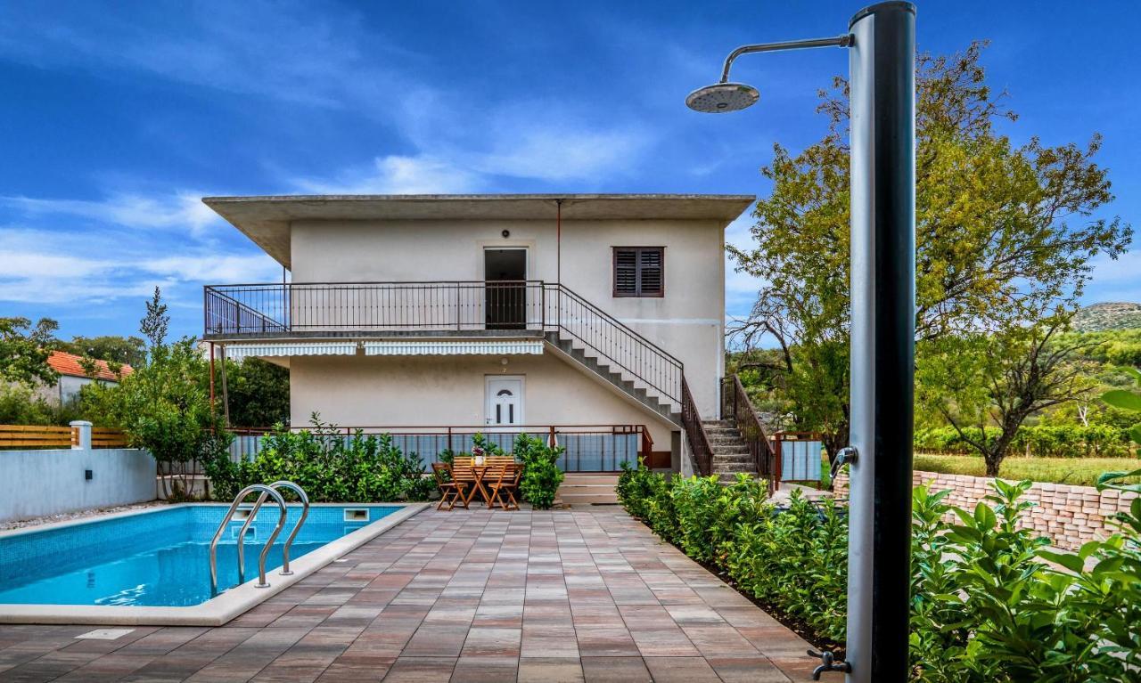 Central Dalmatian Pool&Grill House Gustirna Extérieur photo