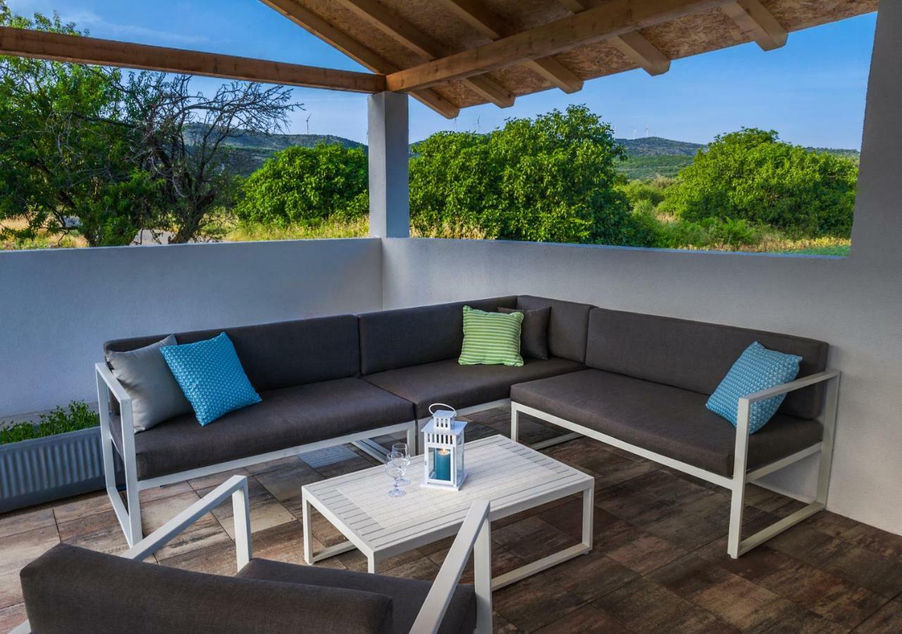 Central Dalmatian Pool&Grill House Gustirna Extérieur photo