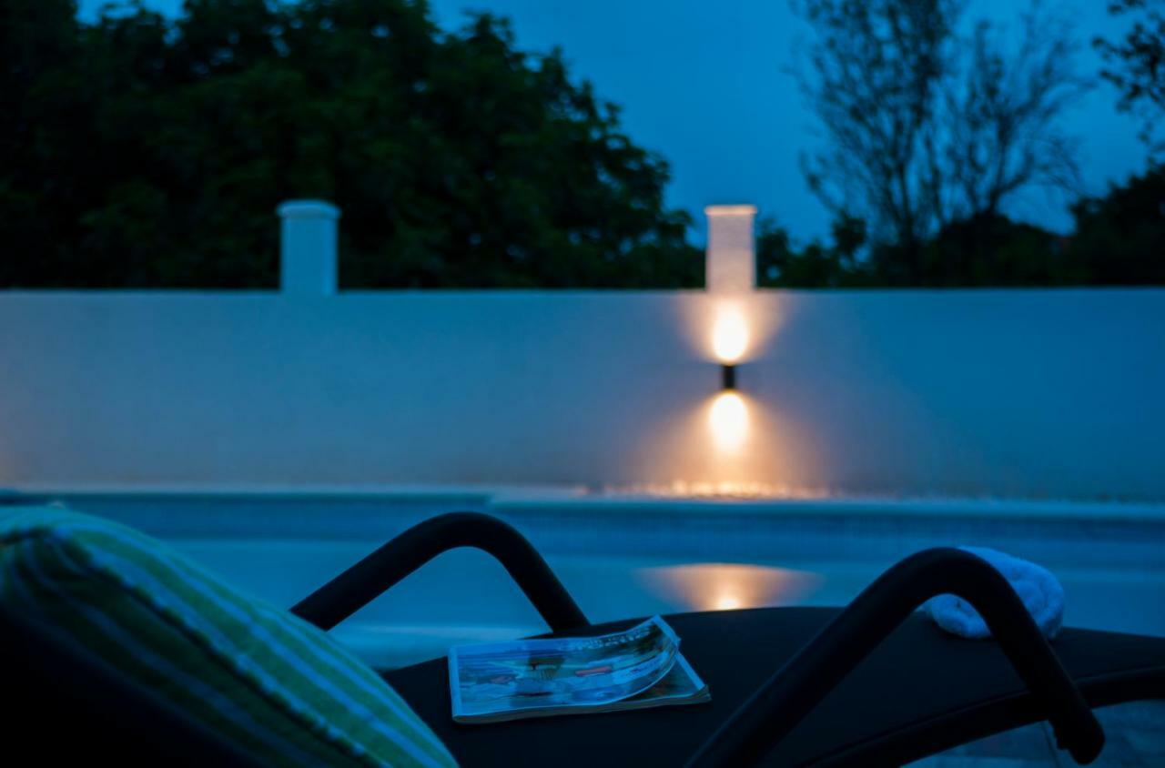 Central Dalmatian Pool&Grill House Gustirna Extérieur photo